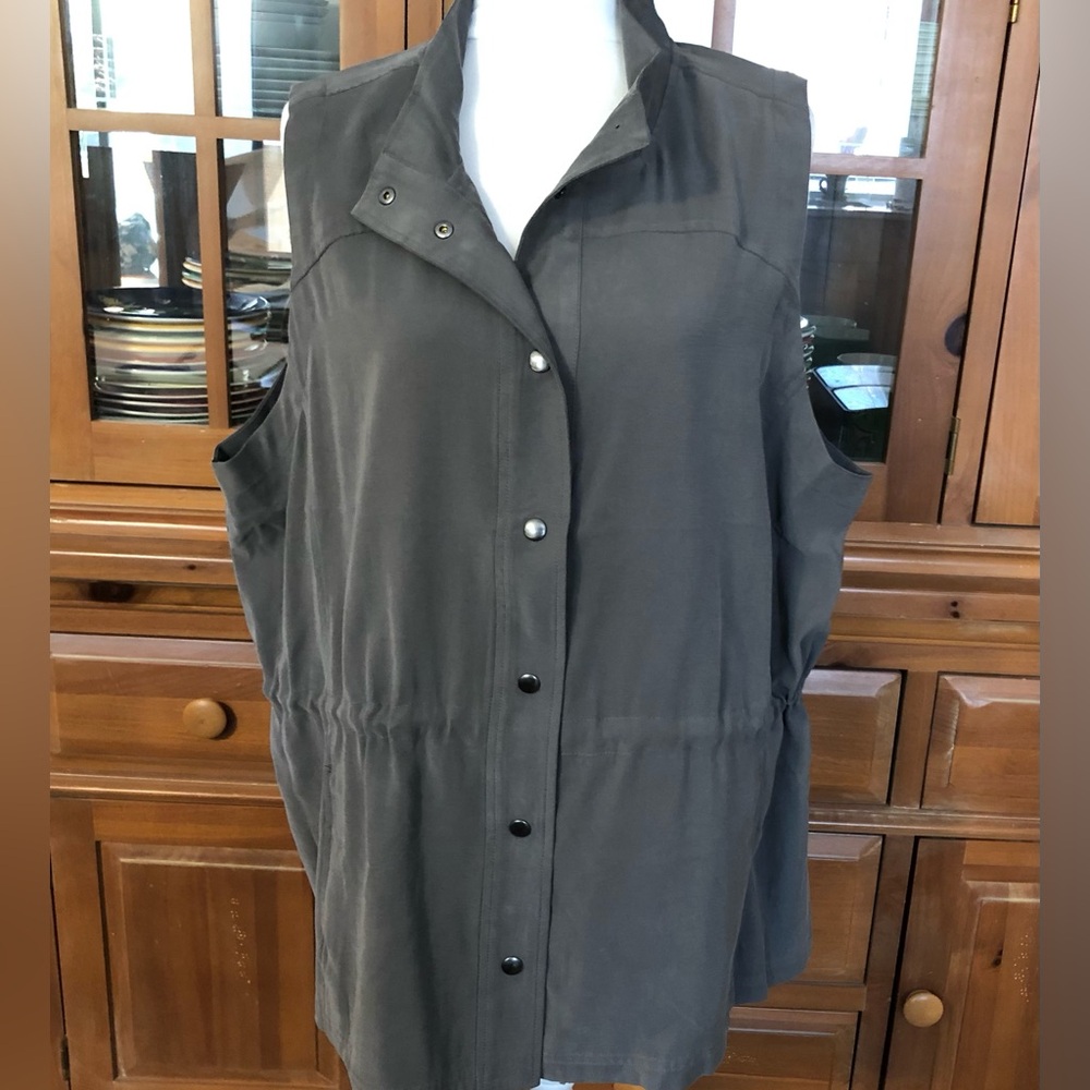 NWT CJ Banks Charcoal Snap Front Vest